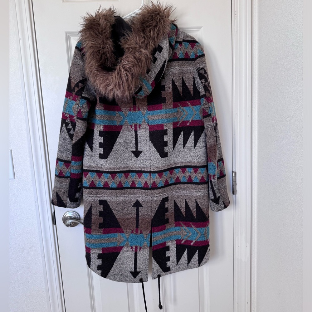 Long trench jacket with fur hood - Picture 3 of 4